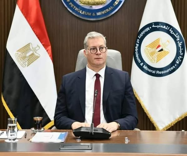 كريم بدوي يزور حقول أبو رديس التابعة لشركة بتروبل