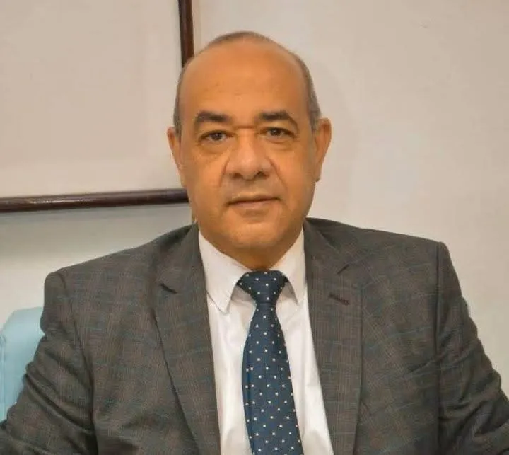 وكيل وزارة الصحة د أسامة عبد الله رجل من الطراز الفريد