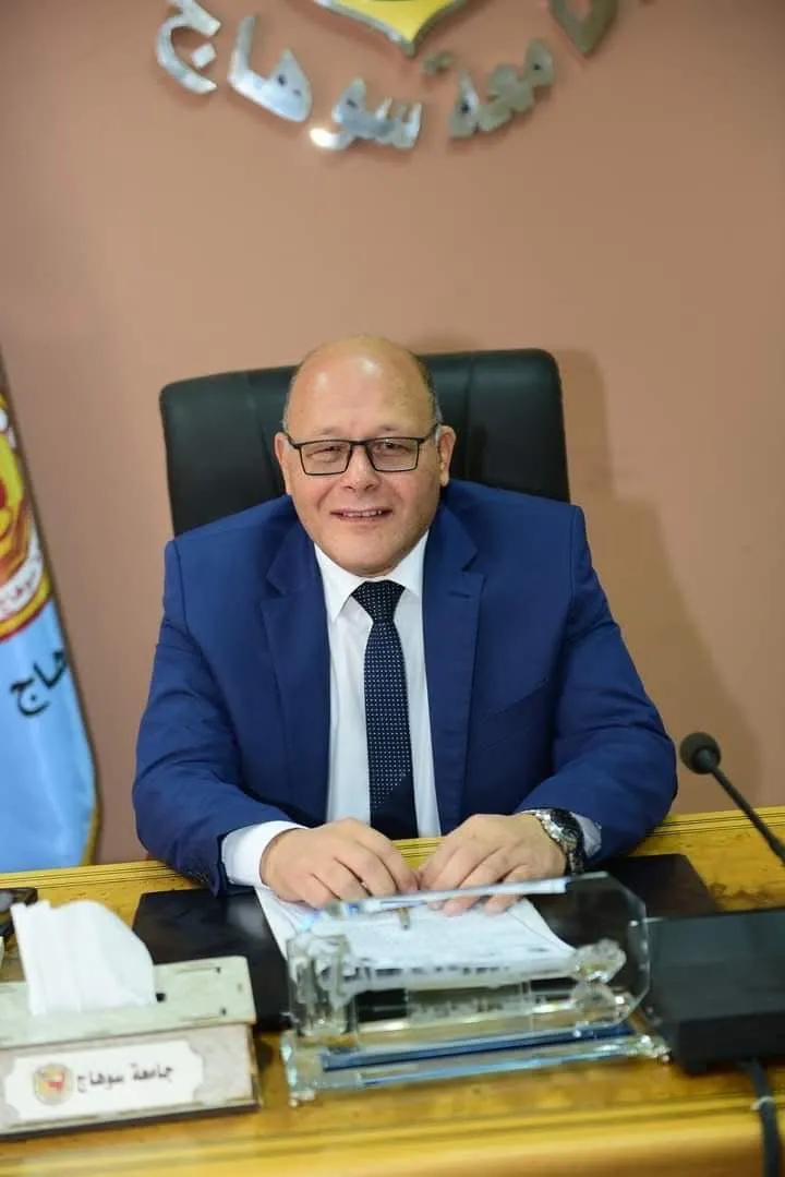 د.حسان النعمانى ............. رئيس جامعة سوهاج