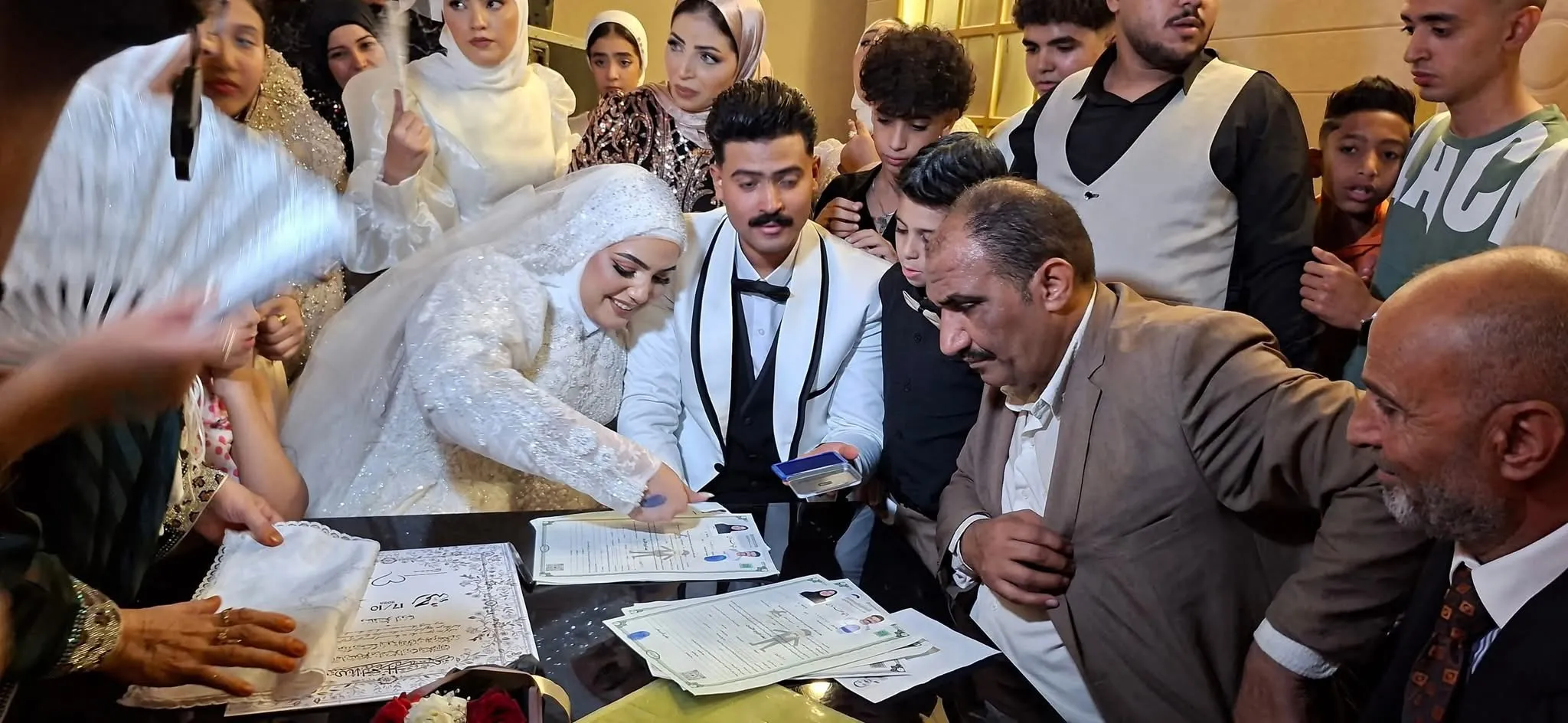 العروسين 
