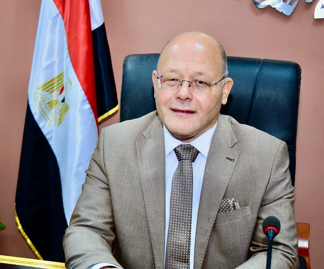 د. حسان النعمانى رئيس جامعة سوهاج 