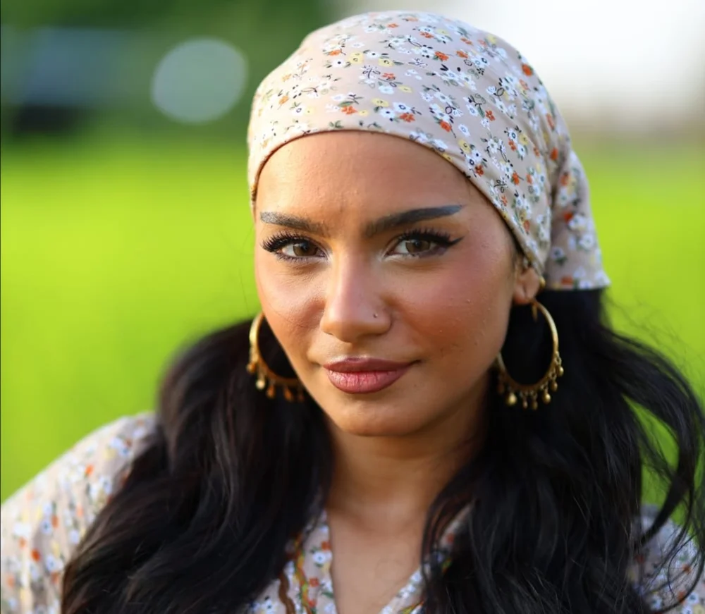 صورة 2 - الفنانة بسملة علاء تراهن على المرح والمشاكسة في أحدث أعمالها