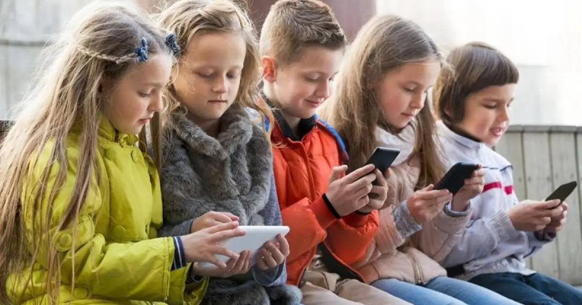 استخدام الأطفال للهواتف 