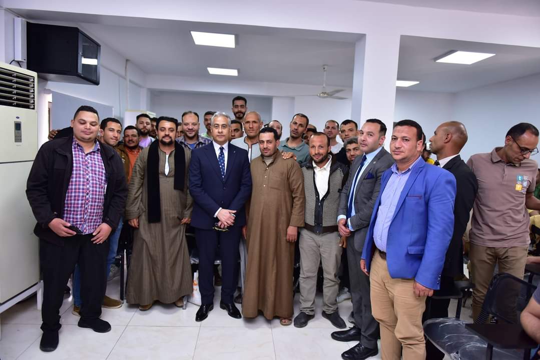 شحاتة : لا تهاون مع شركات إلحاق العمالة أو العمال المُخالفين للشروط والإجراءات الرسمية.. 