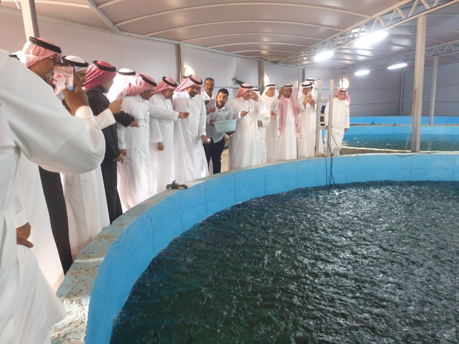 أول مزرعة أسماك سلمون بالسعودية تستضيف وفدا” من رجال أعمال جدة  