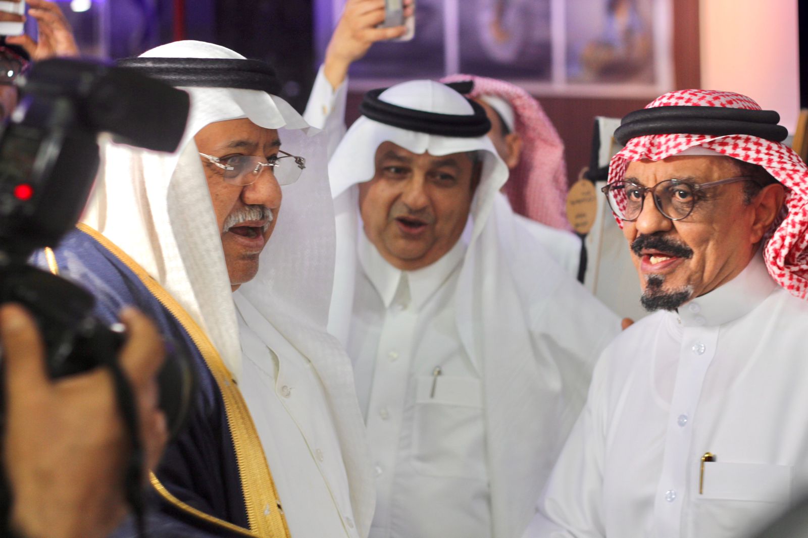 د. علي الناقور يفتتح معرض ”أطلق حواسك ”بجاليري مداد فن