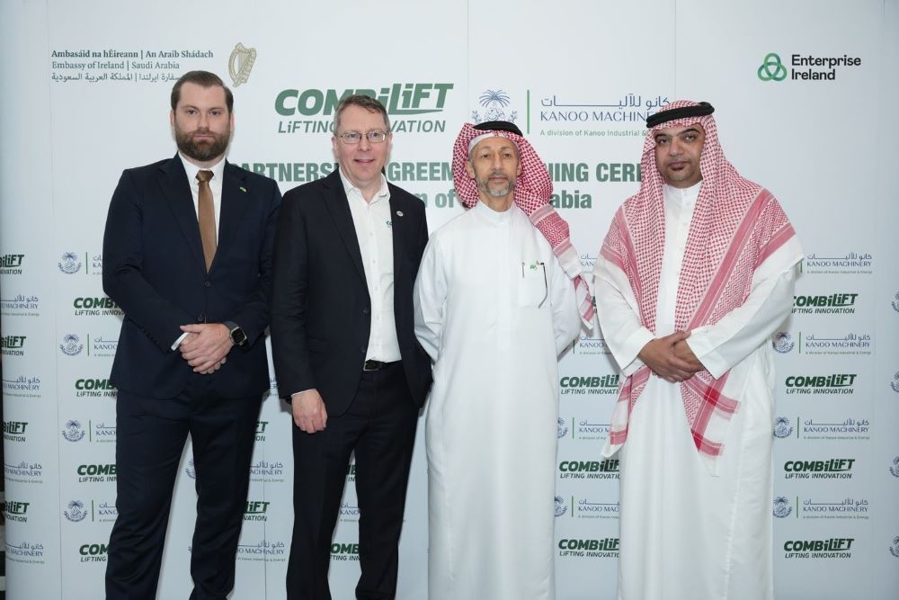 إتفاقية شراكة موقعة بين كانو للآليات السعودية والإمارات وكومبي ليفت