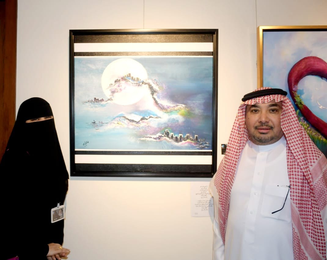 الفنانة التشكيلية نجلاء أحمد تبهر بلوحتها الجميلة زوار معرض البدر  
