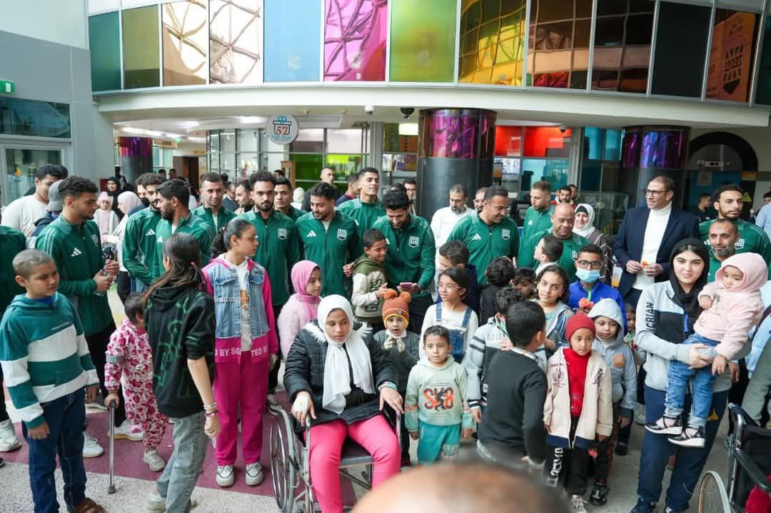 لاعبو "زد إف سي" ومسئولو إدارته يزورون أطفال مستشفى السرطان 57357