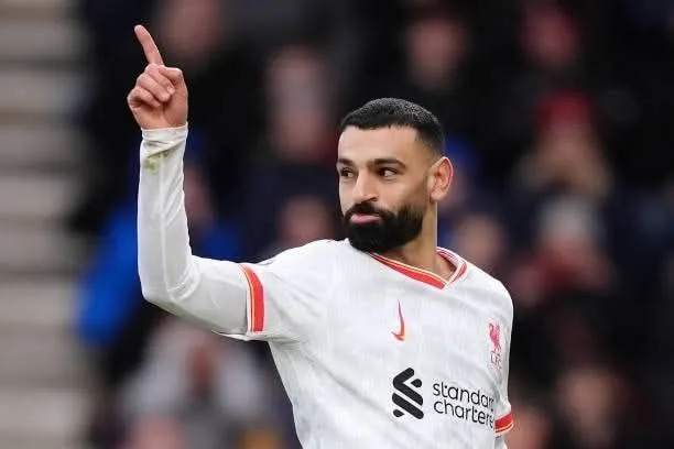 صلاح يتألق  و يقود ليفربول للهروب بالقمة بثنائية فى مرمى بورنموث