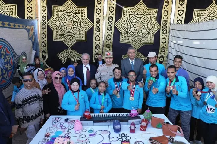 طلاب جامعة أسوان تشارك في معسكر الإيواء ضمن مشروع التدريب العملى المشترك 