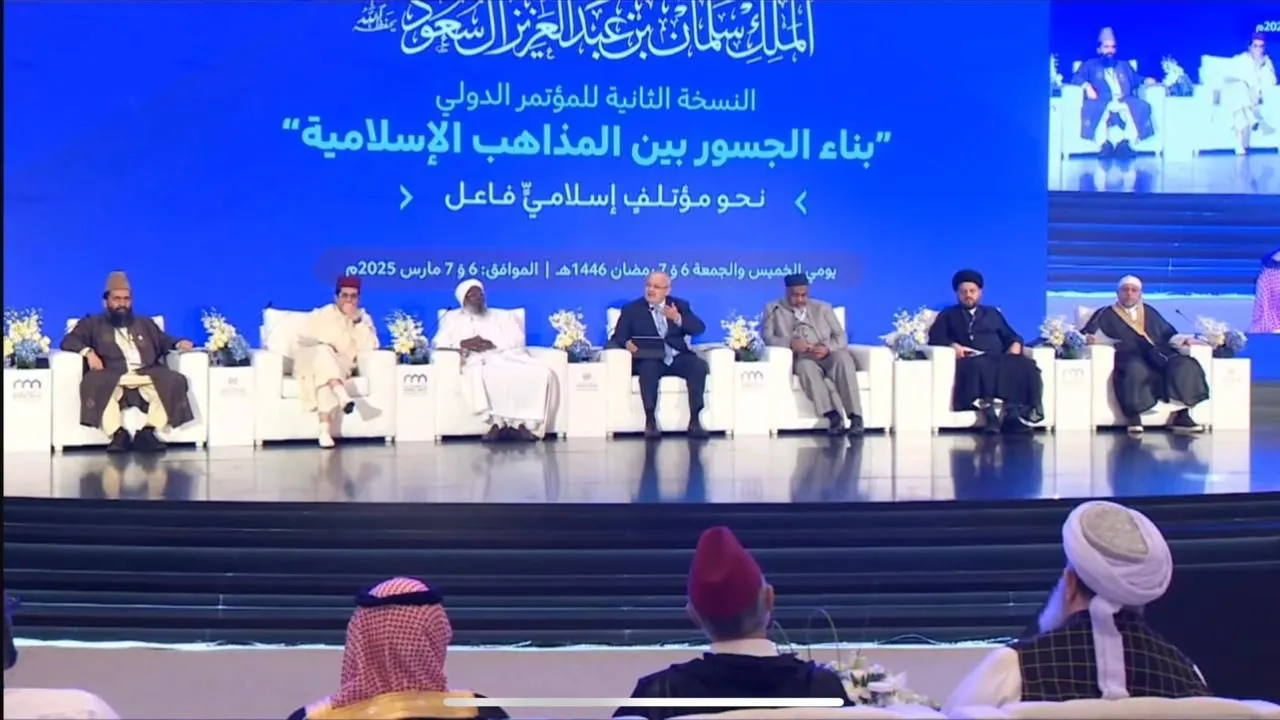 في المؤتمر الدولي ”بناء الجسور” بمكة:  د. الخشت يؤكد: إدارة التعددية المذهبية ضرورة لمواجهة التحديات المشتركة بدلًا من التقريب العقائدي