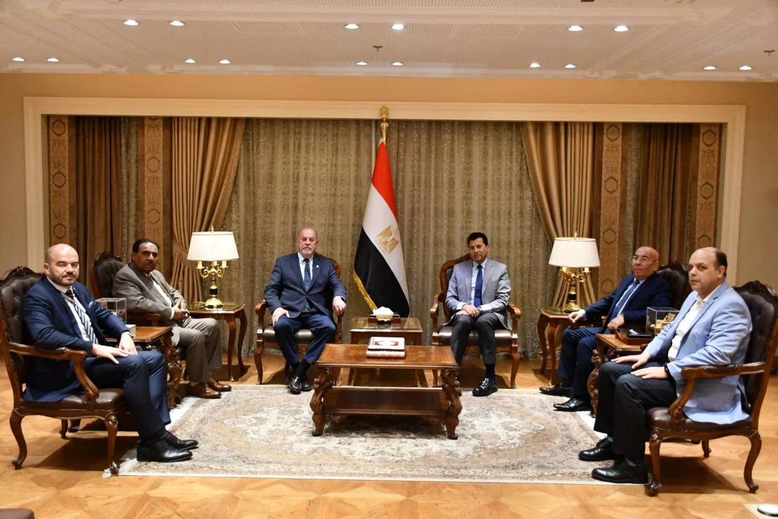 وزير الشاب الرياضية مع رئيس الاتحاد الدولي للكاراتيه 