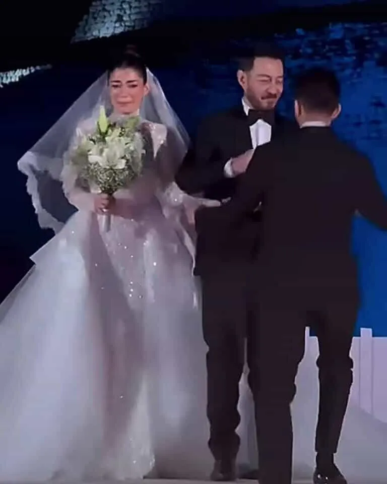 ابرزهم الخطيب وحسين فهمي ومي عمر .. حفل زفاف ليلي زاهر وهشام جمال
