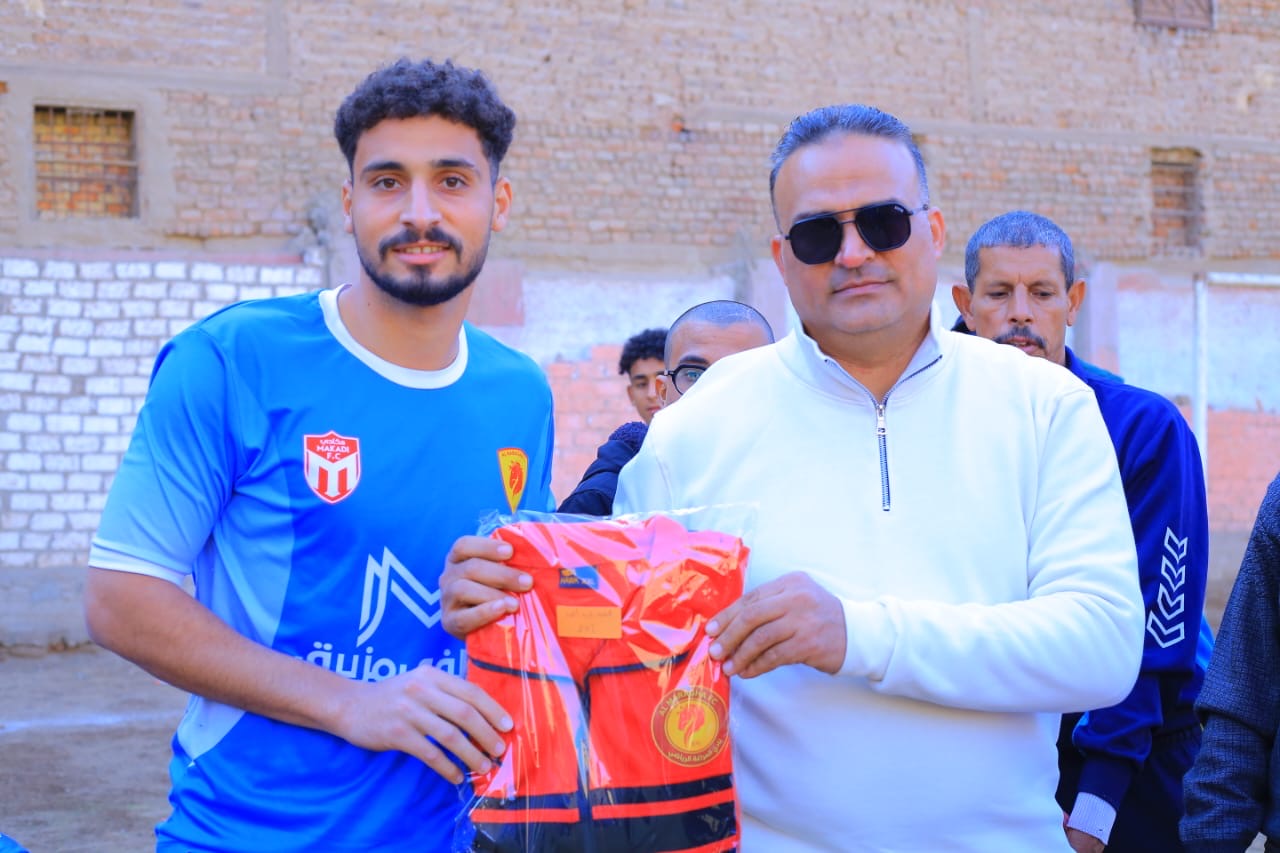 وليد ابوعقيل مدير المركز الإعلامي وك أحمد عيد لاعب نادي المراغه 