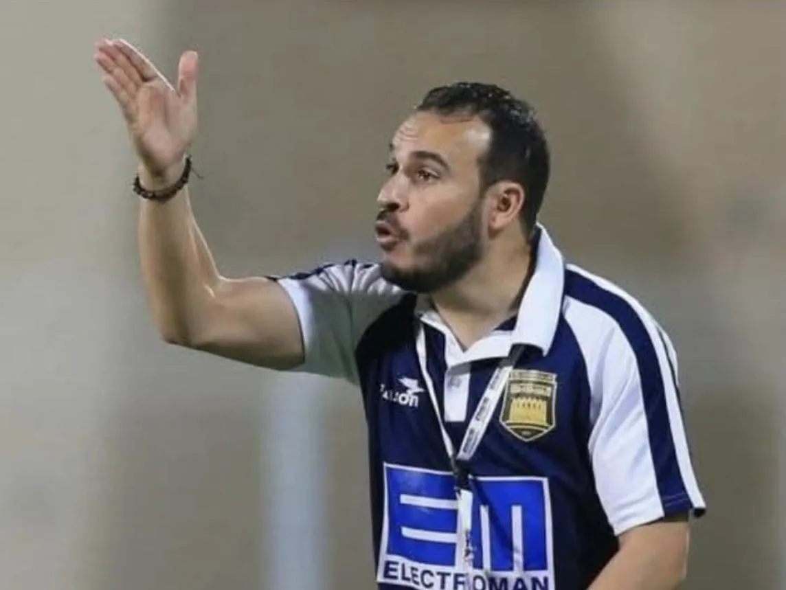 المدير الفني لنادي راية المغربي مراد عزام